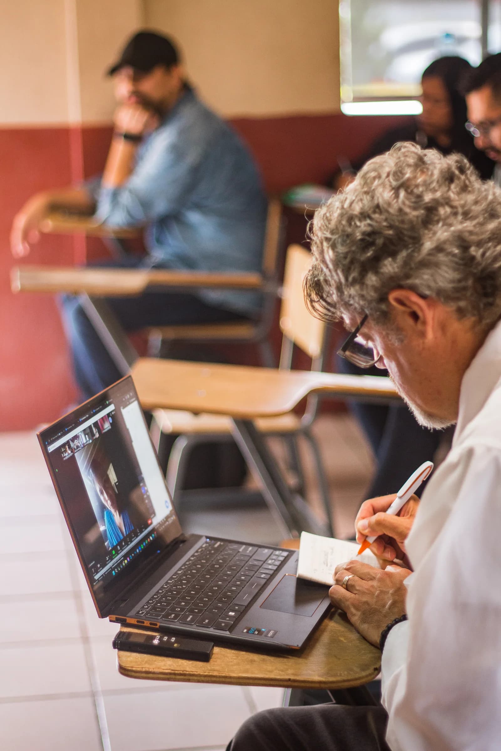 Estudiantes y docentes del ICF